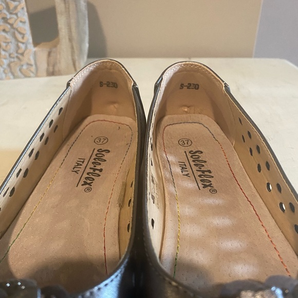 Like New Pewter Sole-Flex Italy Open Toe Flats 6.5US - Picture 9 of 9